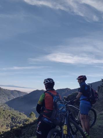 Las mejores rutas con bicicleta de montaña eléctrica por Málaga en el Parque Natural Sierra de las Nieves